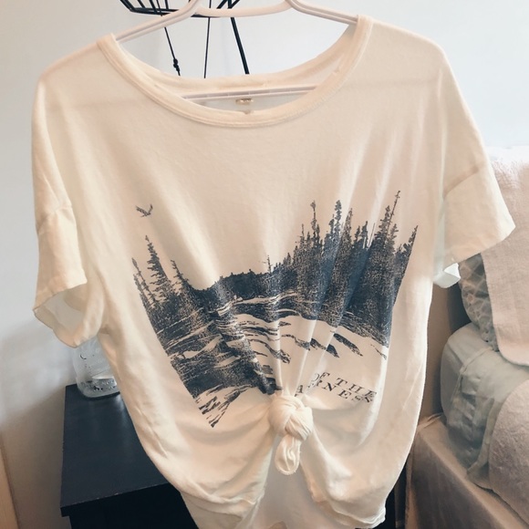 Billabong Tops - White Billabong graphic tee